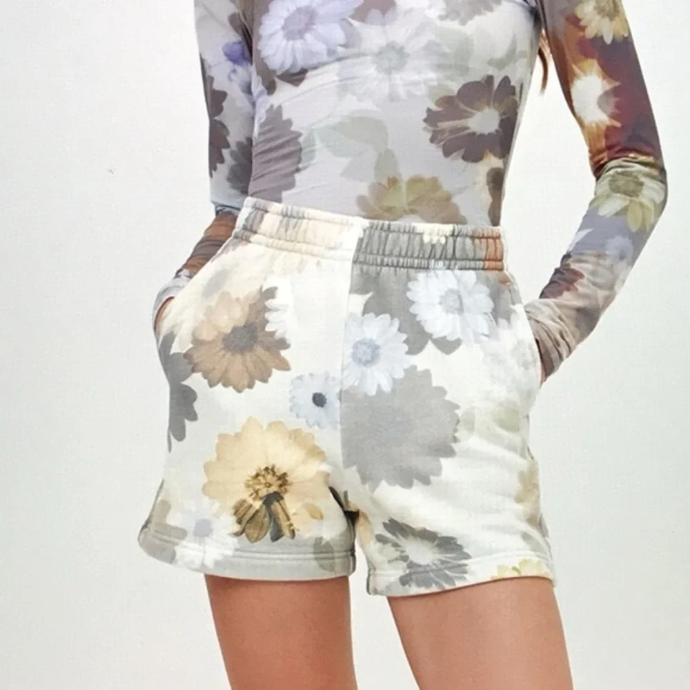 Kith set- crewneck & shorts - Picture 3 of 6